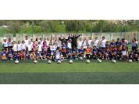 Mersin Üniversitesi’nde yüzlerce çocuk ve genç, dijital bağımlılıktan uzak sporla yetişiyor