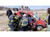 Kontrolden çıkan otomobil şarampole savruldu: 2 yaralı