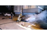 Dörtyol’da otomobilin motoru alevlere teslim oldu