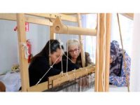 Antakya Belediyesi’nin açtığı ipek el dokumacılığı kursu ilgi görüyor