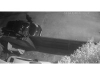 Adana’da kasklı saldırgan dehşeti: Eve tüfekle kurşun yağdırdı