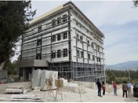 Arsuz’da sosyal hizmet merkezi binasında çalışmalar sürüyor