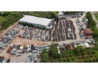 Yediemin otoparkları araç mezarlığına döndü, milyonluk araçlarla hurdaya dönenler aynı alanda sahiplerini bekliyor