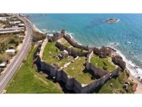 Mamure Kalesi camisinde 700 yıldır ibadet sürüyor