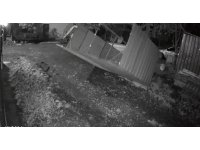 Kuvvetli fırtınanın tavuk kümesini uçurduğu o anlar kamerada