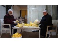 Tescilli lezzet kabak tatlısı depremzede ailenin ellerinde lezzet buluyor