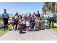 Manavgatlı minikler can dostları için sahada