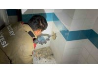 Bacadan düşerek mahsur kalan yavru kedi duvarın kırılmasıyla kurtarıldı