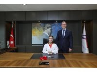 Başkan Seçer makamını çocuklara bıraktı