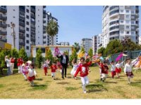 Mezitli’de çocuklar Başkan Tuncer’le uçurtma uçurdu