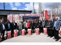 Kahramanmaraş’ta 320 üreticiye 6 bin kilogram ayçiçeği tohumu dağıtıldı