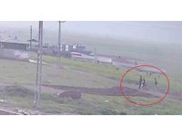 Silahla çevreye defalarca ateş eden 3 çocuğun hayrete düşüren anları kamerada