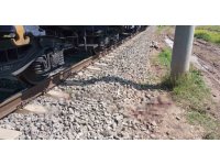 Osmaniye’de yük treninin çarptığı kişi yaralandı