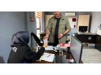 Başkan koruması bankamatikte bulduğu parayı zabıtaya teslim etti