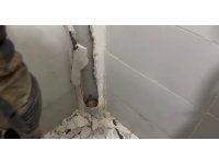 Boruda mahsur kalan kedi duvar kırılarak kurtarıldı