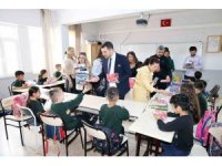 Adana’da çocuklar unutulmadı