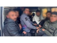 Göçmenler balık istifi gibi taşınırken yakalandılar
