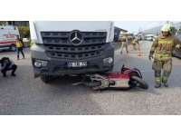 Kamyonun altında kalarak ezilen motosikletin sürücüsü hayatını kaybetti