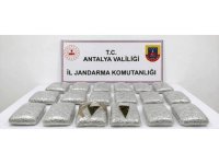 Antalya’da jandarmadan uyuşturucu operasyonu: 30 kilogram skunk maddesi ele geçirildi