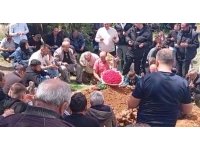 Gelin çiçeği, damadın mezarına konuldu