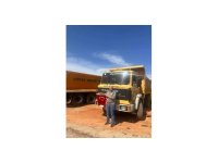 Belediye çalışanının bayrak hassasiyeti