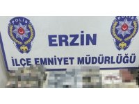 Erzin’de markette kaçak sigara ele geçirildi