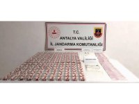 Antalya’da bir araçta yapılan aramada uyuşturucu madde ele geçirildi