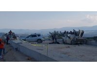 Tır rampaya çarptı, fırlayan mermerler minibüsü parçaladı: 1 ölü, 3 yaralı