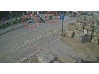 Yaya geçidini kullanmaya çalışan otomobille çarpışan motosikletli metrelerce havaya uçtu