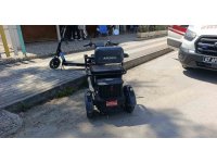 Manevra yaparken devrilen elektrikli bisikletin sürücüsü hafif yaralandı