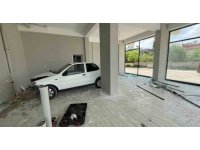 Osmaniye’de  kontrolden çıkan otomobil dükkana girdi: 1 yaralı