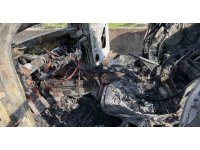 Osmaniye’de pikap alev alev yandı, sürücü son anda kurtuldu