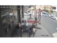 Sohbet masasına düşen davetsiz misafir kısa süreli paniğe neden oldu