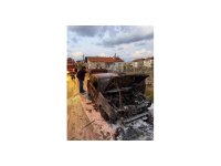 Motor kısmında çıkan yangın otomobili küle çevirdi