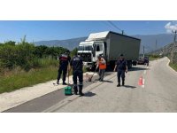 Kamyonla çarpışan motosikletli hayatını kaybetti