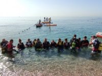 Konyaaltı’nda denizi ve sahili temizlediler