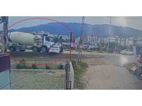 Beton mikserin metrelerce sürüklediği otomobil sürücüsü yaralandı
