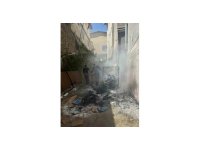 Adana’da polis ekiplerinin müdahalesi yangının büyümesini önledi