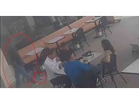 Sahilde aradığı parasını kafede düşüren vatandaşın o anları kameraya yansıdı