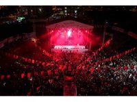 Kumluca’da festival coşkusu Poizi konseriyle devam etti