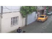 Sokakta yaşayan adamı yumruklayan çocuğa ev hapsi cezası