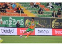 Trendyol Süper Lig: Corendon Alanyaspor: 2 - Kayserispor: 1 (İlk yarı)