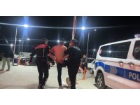Tartıştığı arkadaşını bıçakladı, polis ekiplerine zor anlar yaşattı