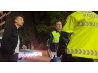 Dur ihtarına uymayan alkollü sürücünün polisi ikna çabaları sonuç vermedi