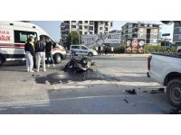 Kamyonetle çarpışan motosikletli ağır yaralandı