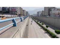 Ters yönde ilerleyerek çalan kornalara ve uyarılara aldırış etmeyen sürücü hayrete düşürdü