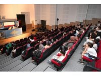 Mersin Büyükşehir Belediyesinden çocuklara kuklalı tiyatro sürprizi