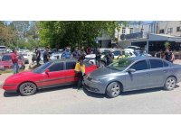 Kazaya neden olan sürücü, kendisini durdurmak isteyenlere biber gazı sıktı