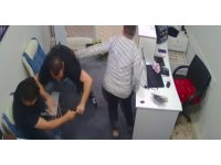 Silahla döviz bürosunu basan husumetlisine karşı boğuşarak hayatta kalmayı başardı