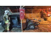 İskenderun’da otomobilin motorundan alevler yükseldi
